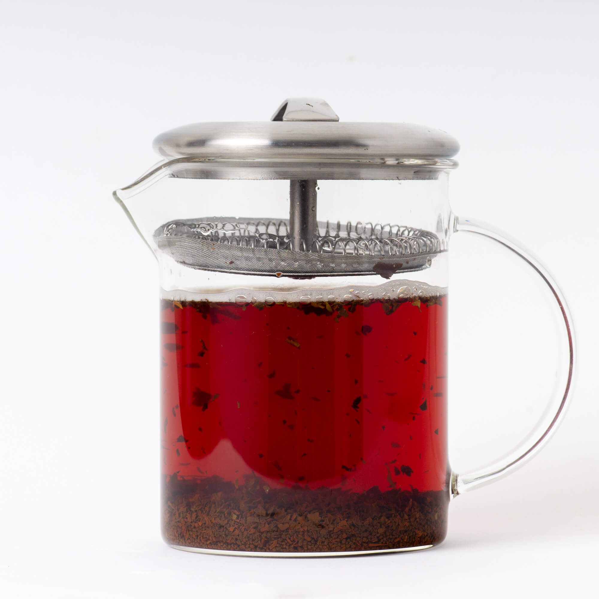 Glass tea brewer with brewed Breakfast Blend tea inside. This is the Breakfast Blend tea from True Tea, a tea company based in Portland, OR