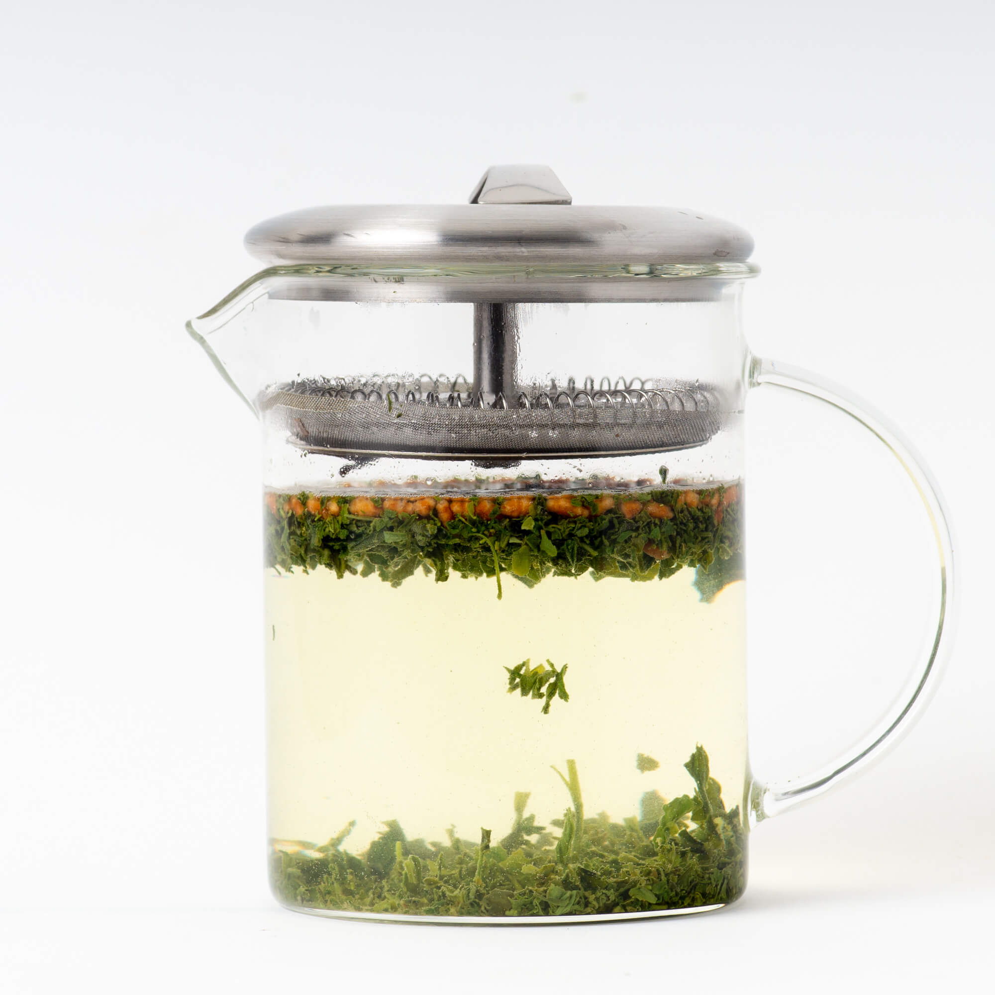 Glass brewer with brewed Organic Genmaicha inside. Organic Genmaicha is a green tea from True Tea, a tea company based in Portland, Oregon
